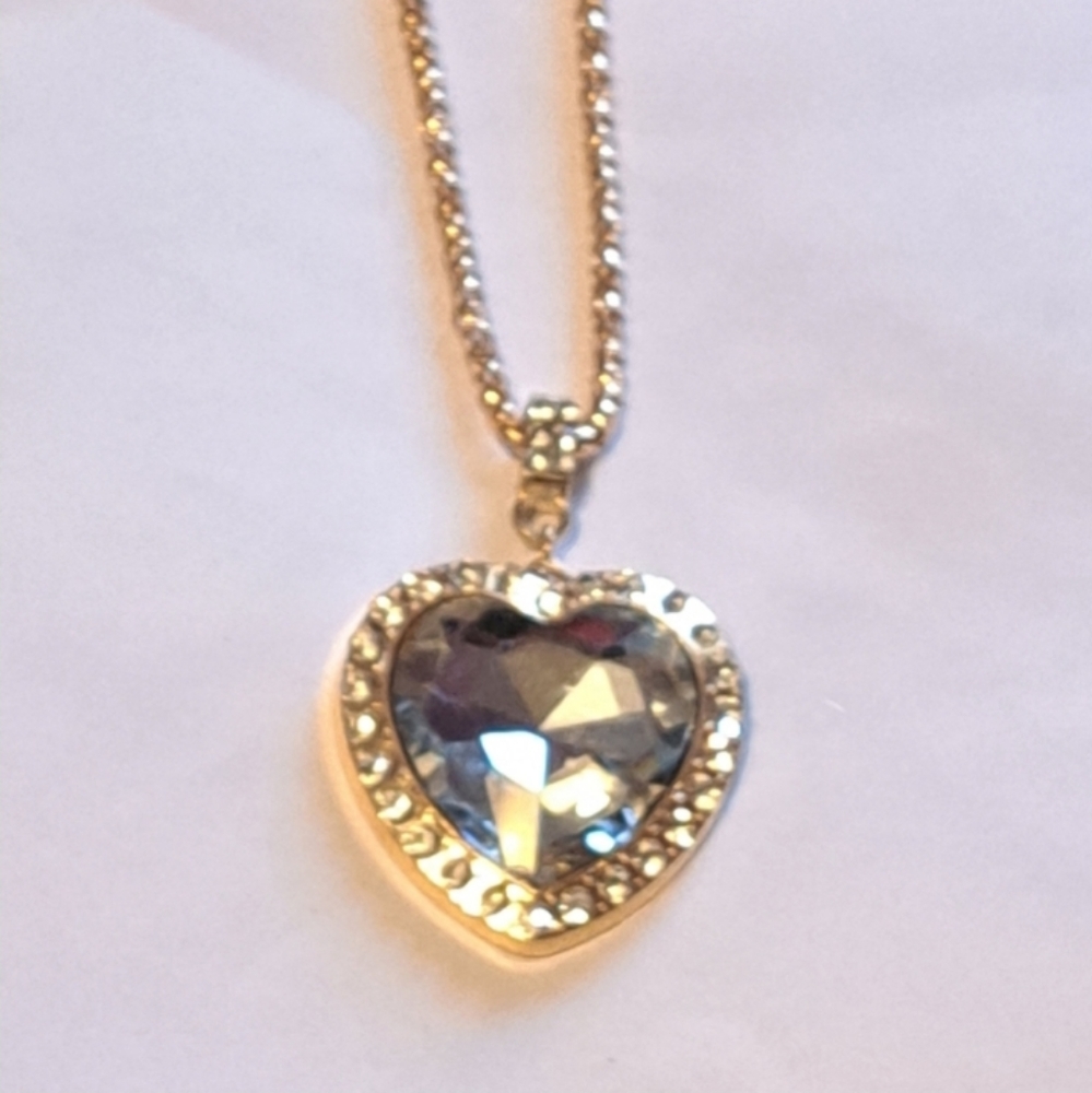 NWT Heart Necklace Crystal Clear Rhinestones around Pendant on 18-22" chain NEW